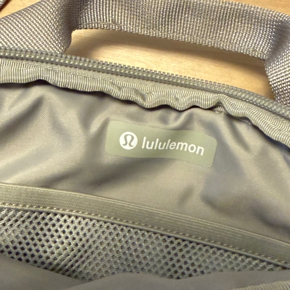 Lululemon All Day Essentials Belt Bag 2.5L 2.5 L Linen / White opal purse handle - Picture 8 of 9